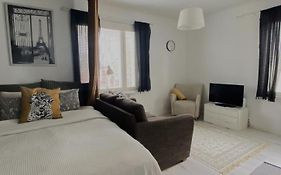 Unique Wood House Apartment, Free Parking